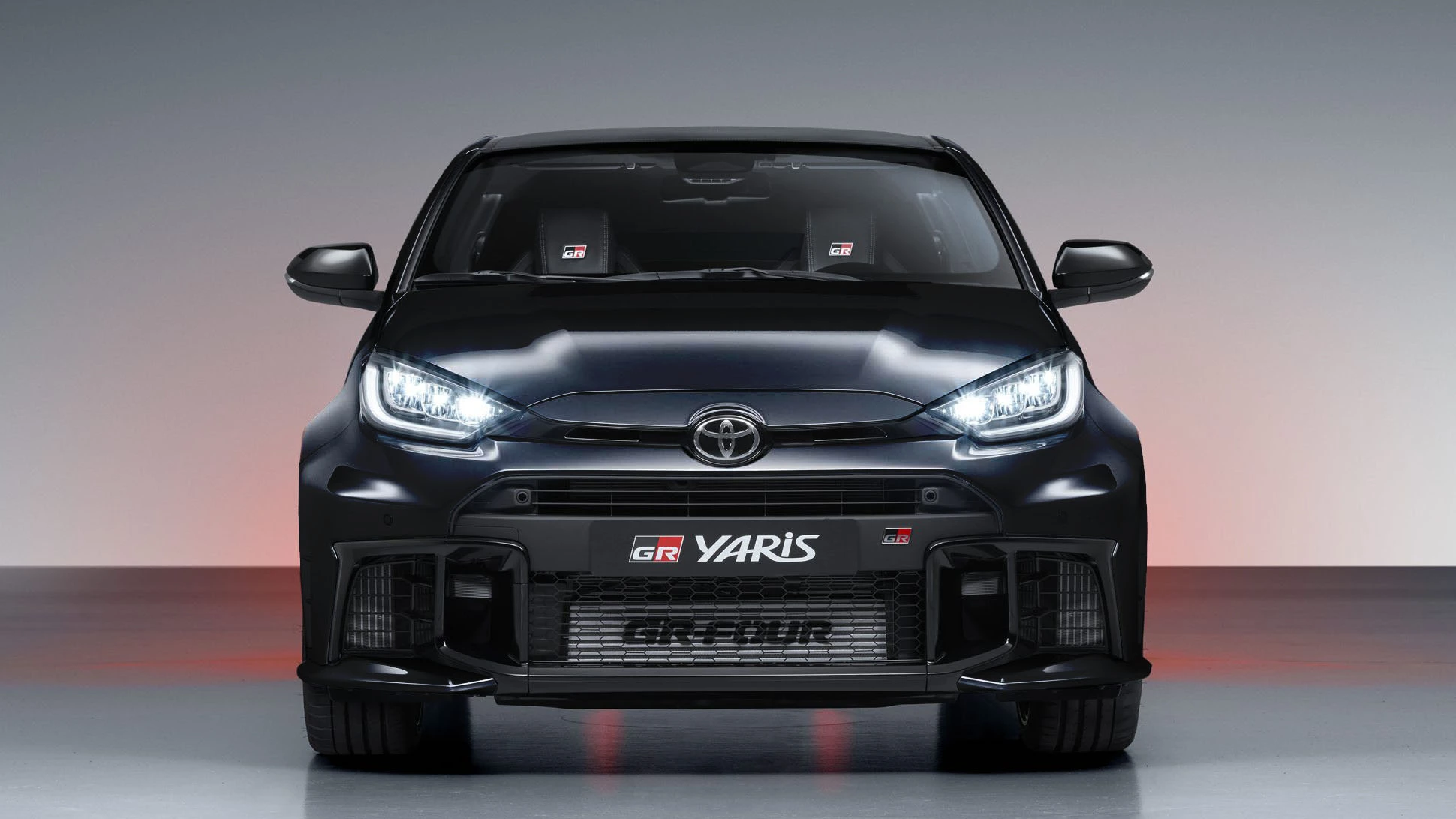black_front.webp
