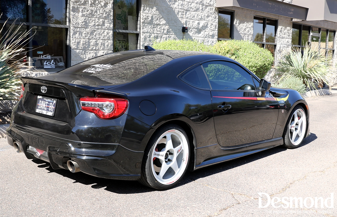 Desmond_Regamaster_EVOII_18X85_5X100_45_Offset__Gloss_White_Toyota_FRS_Subaru_BRZ_3.webp